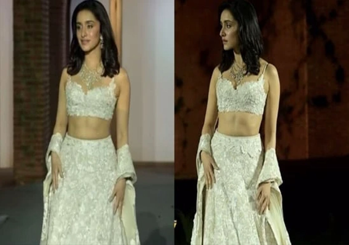 Shraddha Kapoor Dazzles in Mishru Couture Showcase Despite Ramp Struggles - News Karnataka