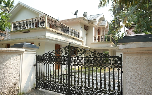 Locked Homes, Silent Streets: Kerala's Migration Exodus - News Karnataka