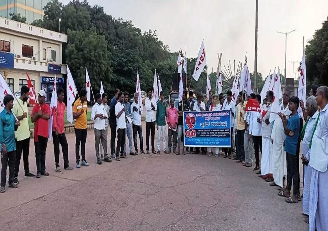 DYFI Protests Against Land Sale to Jindal Steel in Toranagallu - News Karnataka