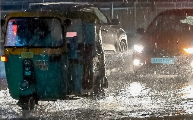 Heavy Rainfall Inundates Bengaluru and Surrounding Districts - News Karnataka