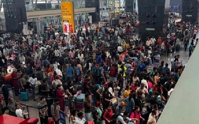 IndiGo Airlines Faces Chaos at Bengaluru Airport Due to Technical Glitch - News Karnataka