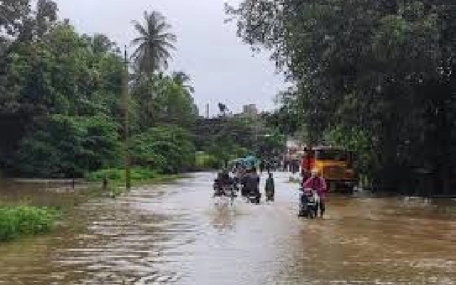 Shivamogga Reels Under Torrential Rain and Cloudburst, Villages Isolated by Floods - News Karnataka