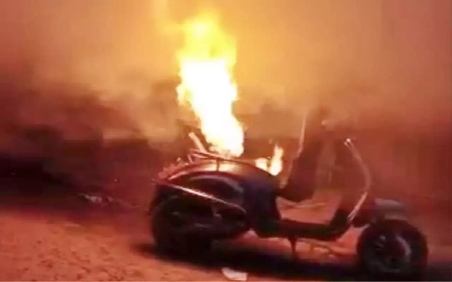 Late-Night Fire in Vidyanagar: Scooter Blaze Causes Scare - News Karnataka