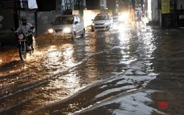 Heavy Rain Causes Flash Floods and Widespread Disruption in Shivamogga - News Karnataka