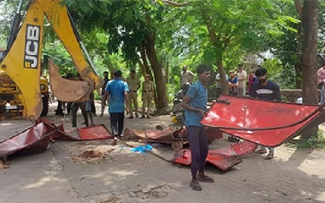 Street Vendors Protest Bulldozer Evictions by MCC - News Karnataka