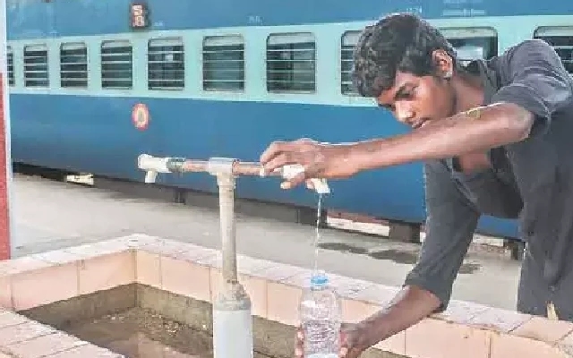 Passenger Woes: Lack of Water in Trains Through Gadag - News Karnataka