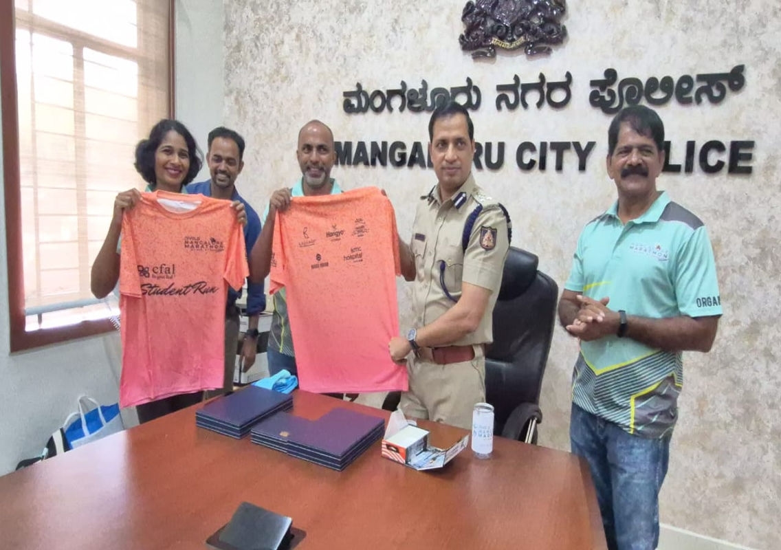 The unveiling of Niveus Mangalore Marathon 2024 Medal and T – Shirt - News Karnataka