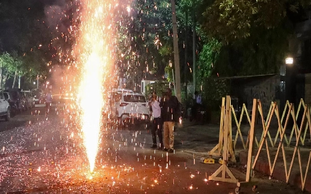 Debate Erupts Over Firecracker Stall Allocation at Nehru Maidan - News Karnataka