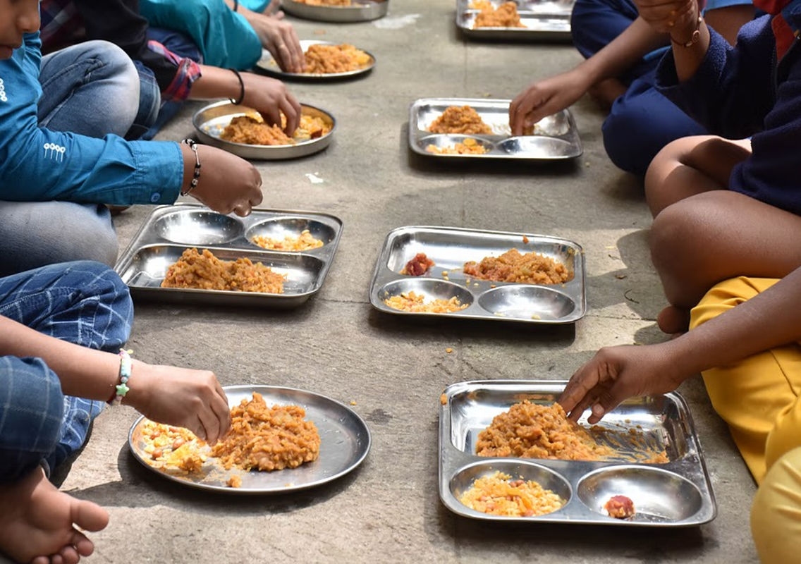 Mid-Day Meal Workers in Chikkaballapur Await Payments - News Karnataka