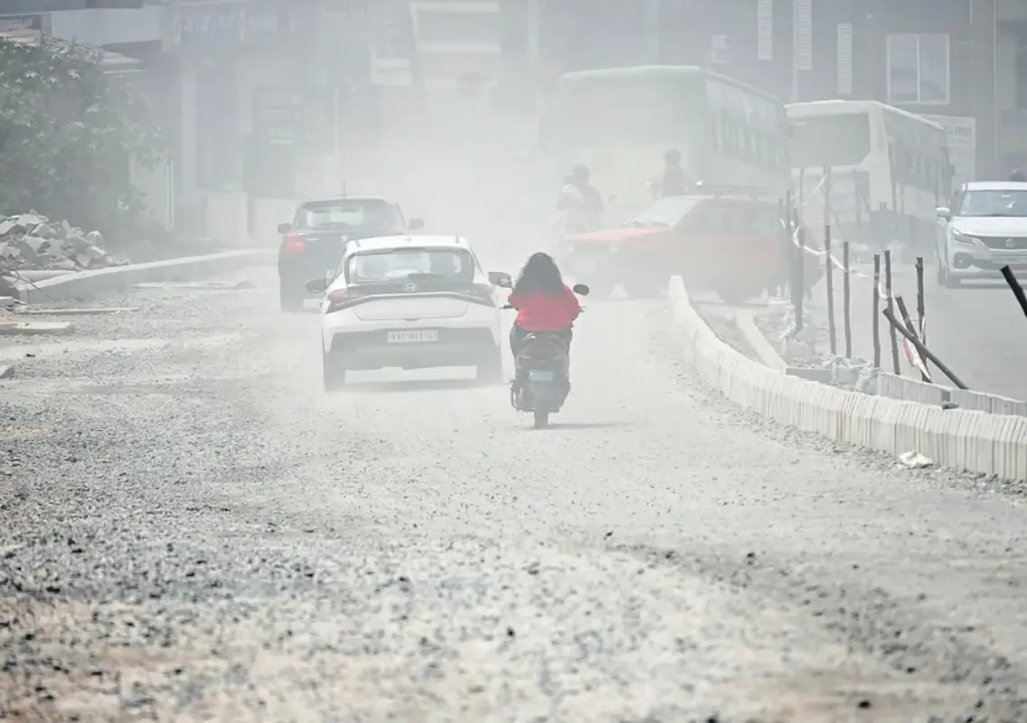 Potholes and dust make Bengaluru's Dr Vishnuvardhan Road a commuter hazard - News Karnataka