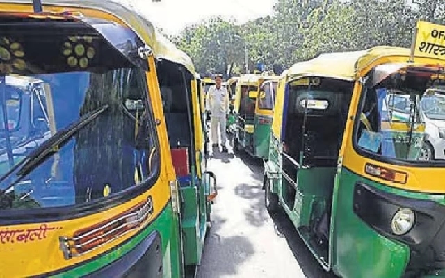 Bengaluru Auto Driver’s Kindness Goes Viral, Returning Passenger’s Lost Gold Chain - News Karnataka