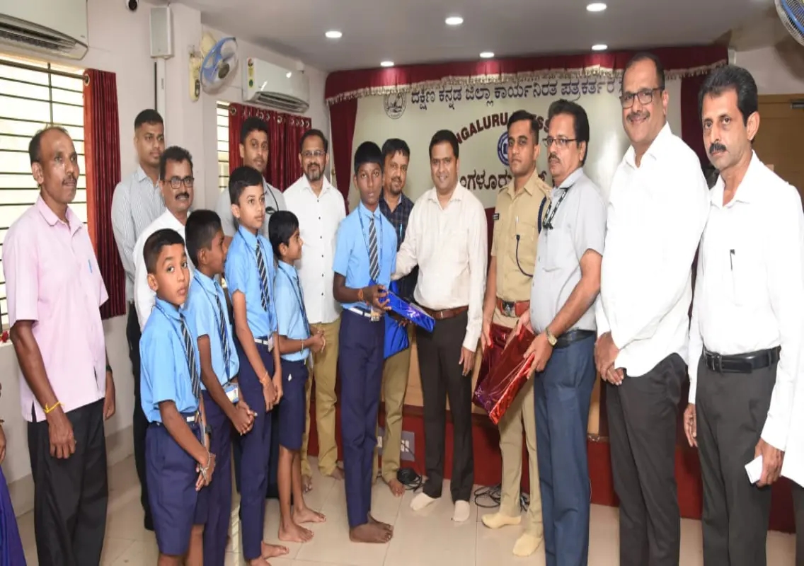Media's efforts to address rural issues praised by Dakshina Kannada Deputy Commissioner - News Karnataka