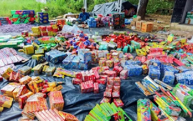 Firecracker Sales Decline in Bengaluru During Deepavali Celebrations - News Karnataka