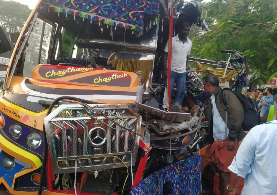Tourist vehicle collides with stationary lorry in Udupi, several injured - News Karnataka