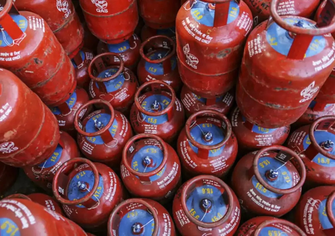 Good news for women: LPG cylinders now available at ₹ 450 - News Karnataka