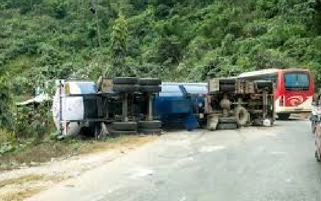 Reckless Driving Causes Mini-Bus Collision, Sixteen Injured in Udupi - News Karnataka