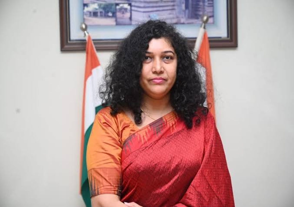 Chamrajnagar DC Urges Public to Use ₹10 Coins, Dismisses Fake Rumors - News Karnataka