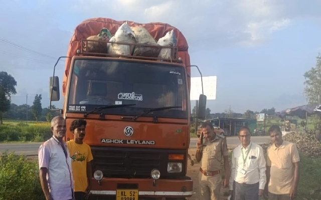 Illegal Waste Dumping from Kerala Continues to Threaten Karnataka's Environment - News Karnataka