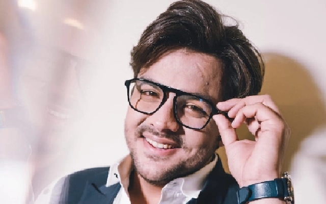 YouTuber Ashish Chanchlani Outsmart Scammers with Hilarious Twist - News Karnataka