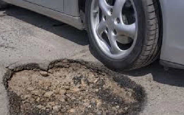 Mangalore Potholes Claim Yet Another Life, Rider Hit by Tanker - News Karnataka