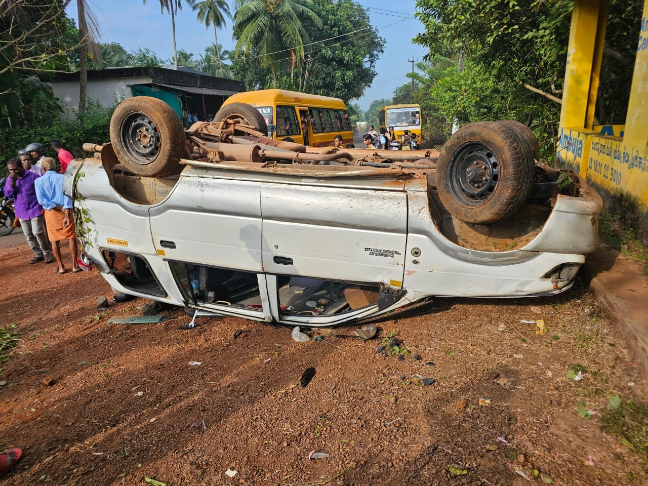 Mangaluru: Car Carrying School Children Overturns, Injuring Ten - News Karnataka