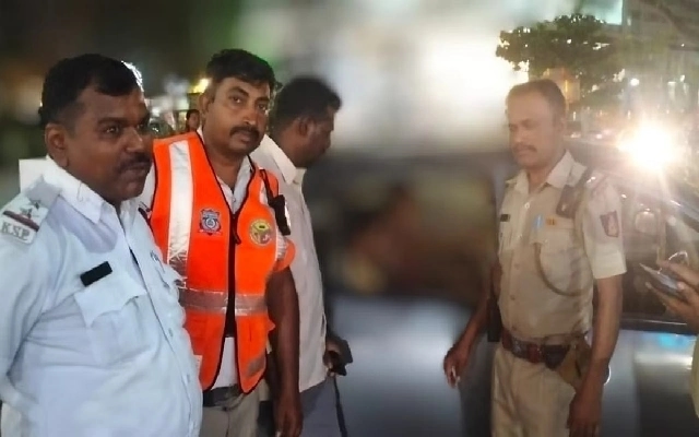 Quick-Thinking Bengaluru Police Save Man from Flyover Jump - News Karnataka