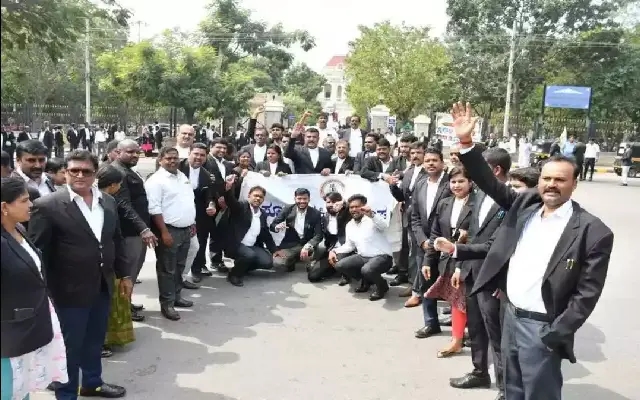 "Mysore Bar Association Stages Protest Over Waqf Board Act Amendments and Profession Tax Exemption" - News Karnataka