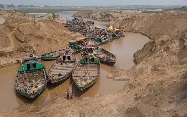 Violence Erupts Over Illegal Sand Mining at Thota Bengre Estuary - News Karnataka