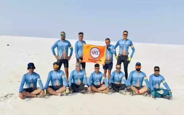 Belagavi Cyclists Complete 1,500 km Journey to Rann of Kutch in 10 Days - News Karnataka