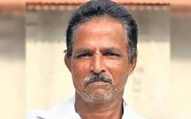 Coconut tree fall claims life, family donates eyes - News Karnataka