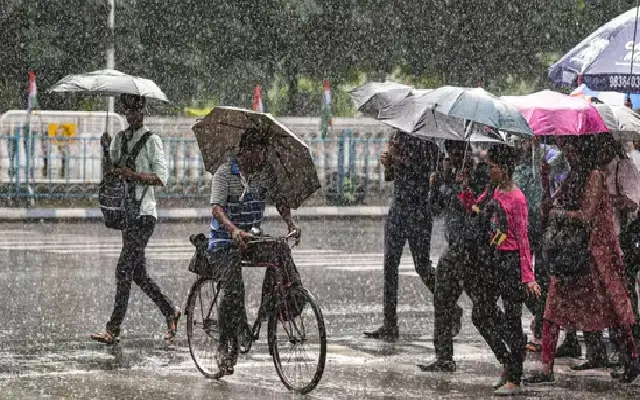 Cyclone Fengal Brings Heavy Rains and Cooler Temperatures to Karnataka - News Karnataka