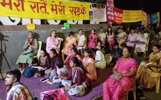 Women in Pune take to the streets for "meri raatein, meri sadakein" movement - News Karnataka