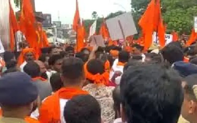 Protest Turns Violent in Mangaluru as Journalists Are Attacked - News Karnataka