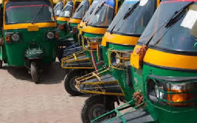 Bengaluru Auto Driver Threatens College Student Over Extra Fare: Video Goes Viral - News Karnataka