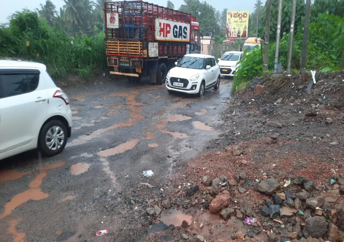 Surathkal: Traffic restrictions imposed for concretisation of railway overbridge - News Karnataka