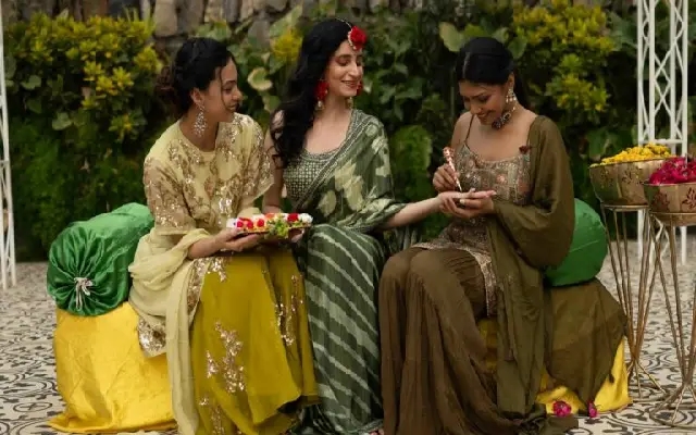 Fashion Forecast 2025: A Fusion of Heritage and Modernity - News Karnataka