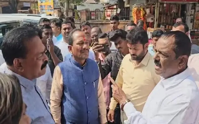 Shiv Sena (UBT) Protests in Kolhapur Over Karnataka Boundary Dispute - News Karnataka