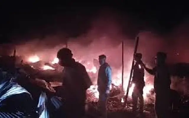 Massive fire devastates Pasighat vegetable market, 108 shops gutted - News Karnataka
