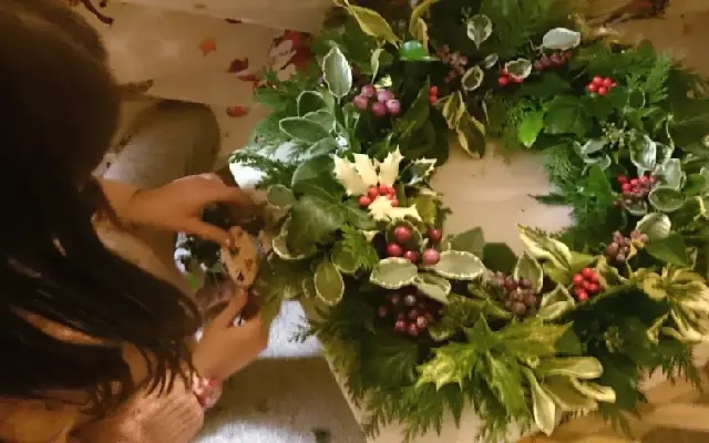 Creative ways to use Christmas wreaths indoors - News Karnataka