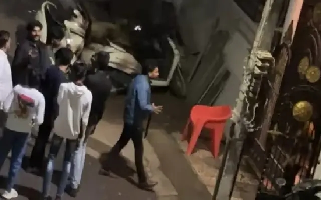 Students Left Stranded After Violent Confrontation with Building Owner - News Karnataka