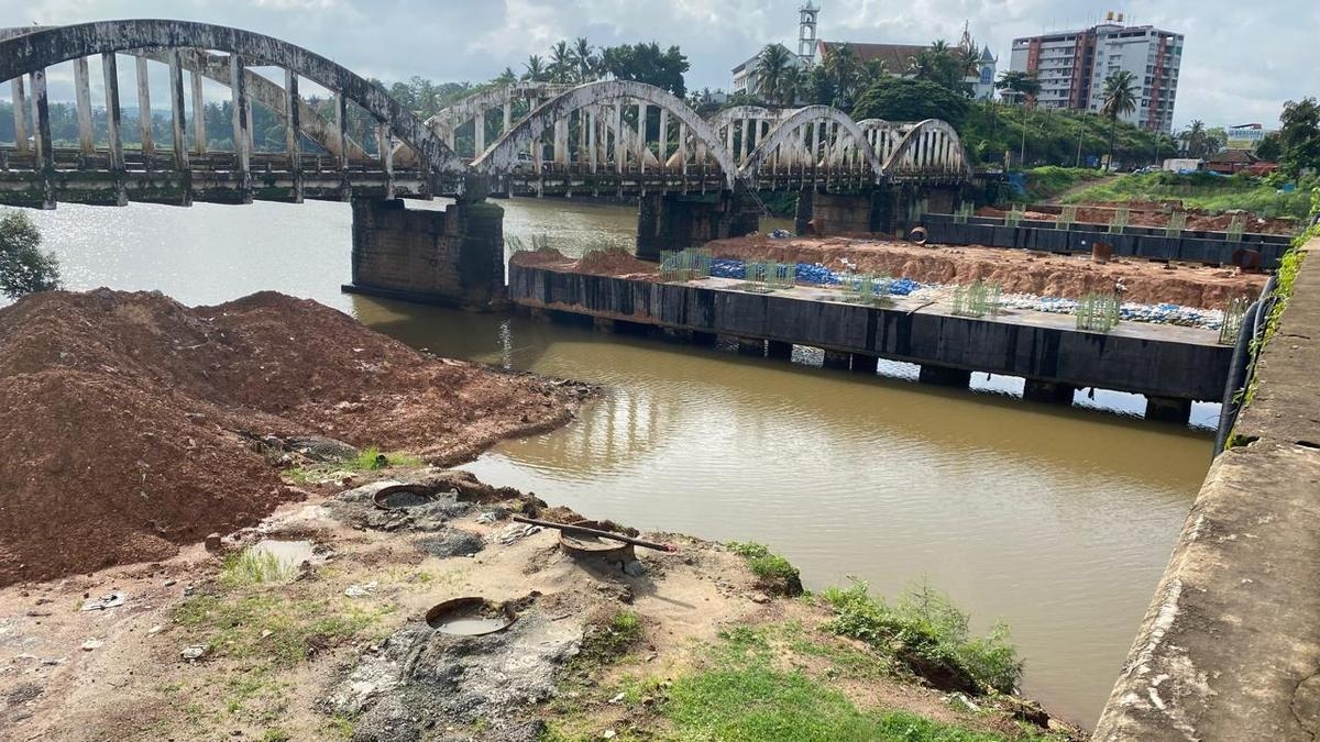 Slow progress on Kulur bridge construction despite resumed work - News Karnataka