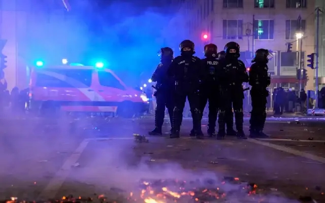 Germany’s chaotic New Year’s Eve sees explosions, injuries, and arrests - News Karnataka