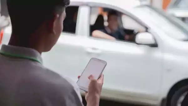 Smart Bangalorean uses delivery app to travel - News Karnataka