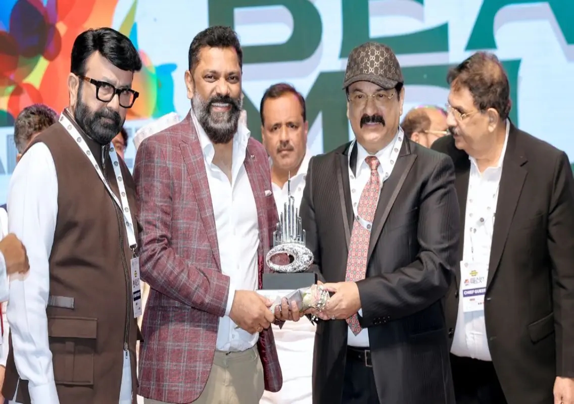 Prominent Indian Lawyer Honoured with ‘Best Indian Lawyer in the UAE’ Award - News Karnataka