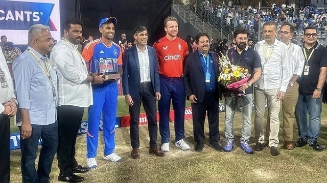 Rishi Sunak Attends India vs England T20 Match in Mumbai, Congratulates Team India - News Karnataka