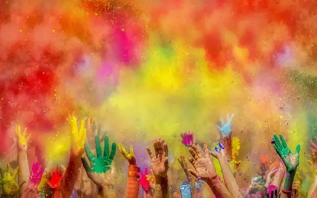 Davanagere Women Lead the Way with Eco-Friendly Holi - News Karnataka
