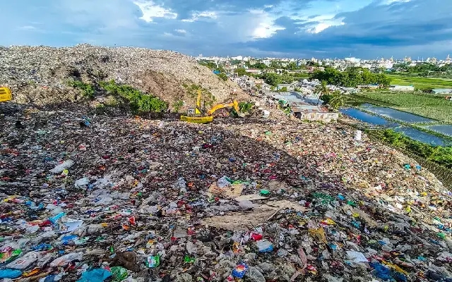 Toxic Fumes from Dharwad Landfill Trigger Protests - News Karnataka