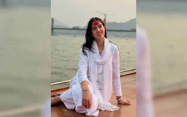 Sara Ali Khan Visits Kamakhya Temple, Reflects on Spiritual Stillness - News Karnataka