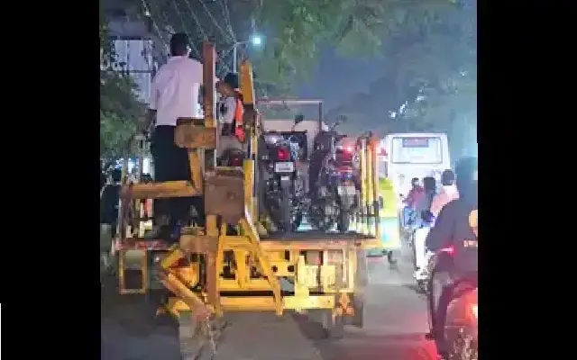 Bengaluru’s Traffic Fix: Towing Trucks Return, Street Vendors Regulated - News Karnataka