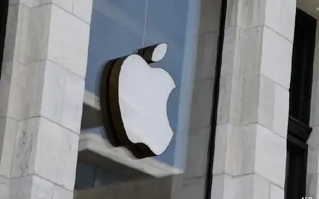 Apple Faces $900M Tariff Blow as It Accelerates iPhone Production Shift to India - News Karnataka